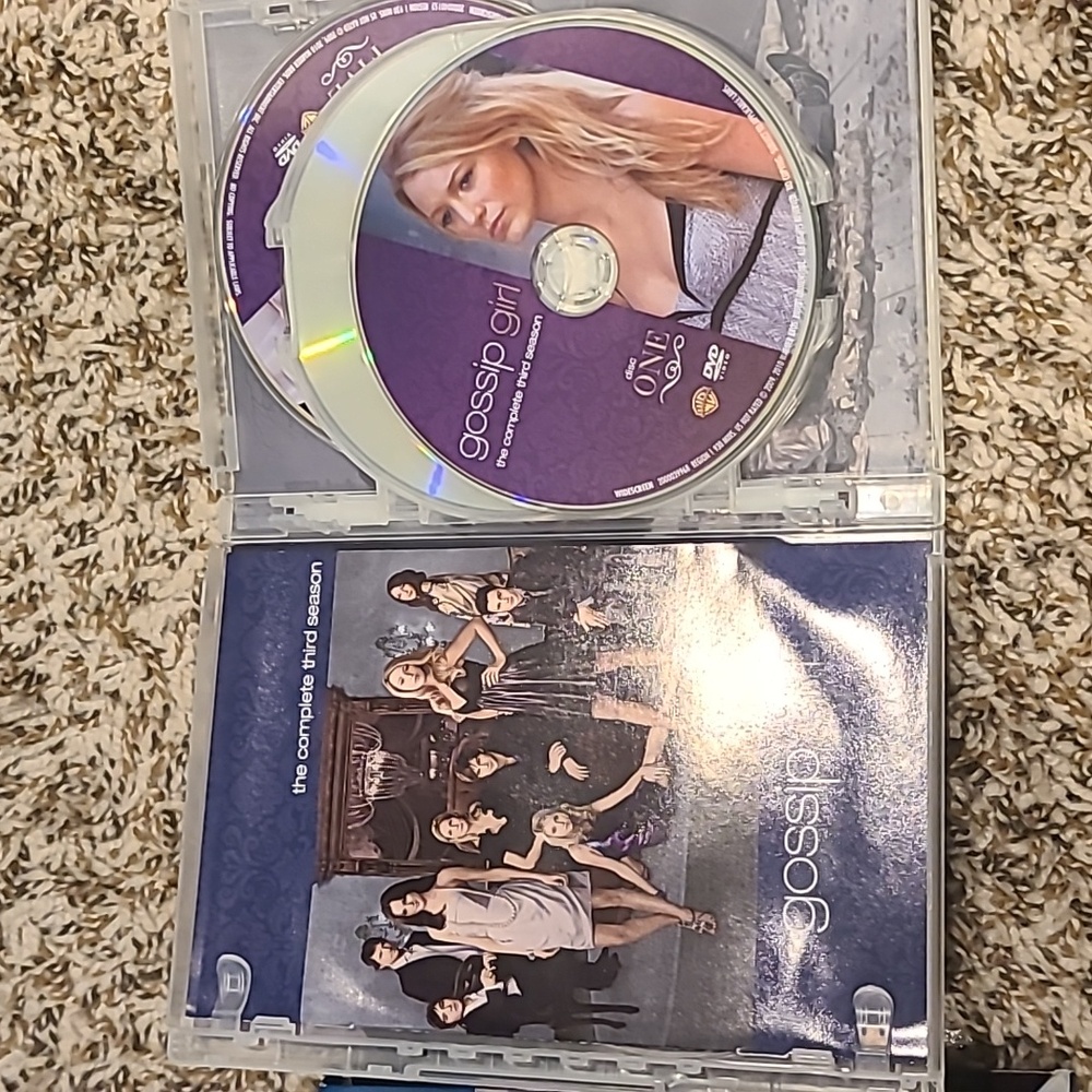 ๐ Gossip Girl Season 3 DVD Set - Picture 2 of 5